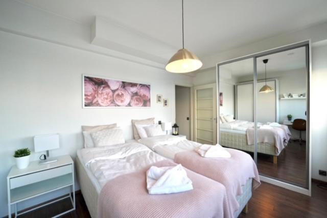Cozy And Bright 2-Bedroom Apartment Washer And Dryer, King Size Bed Rovaniemi Dış mekan fotoğraf